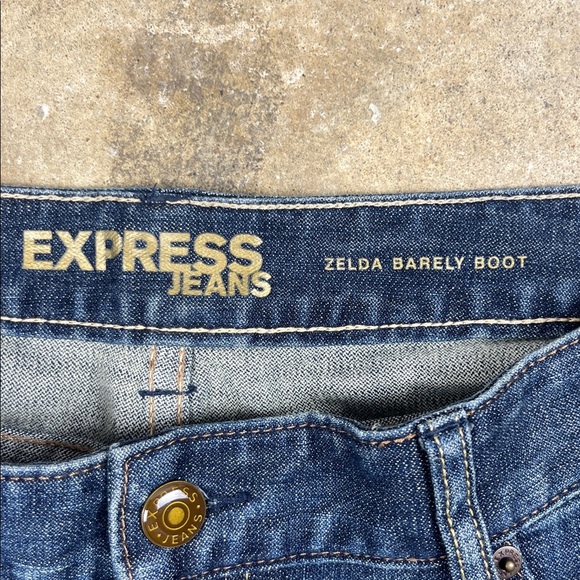 Express Zelda Barely Boot Dark Wash Denim Jeans
Size: 12s (See measurements) - Picture 2 of 8